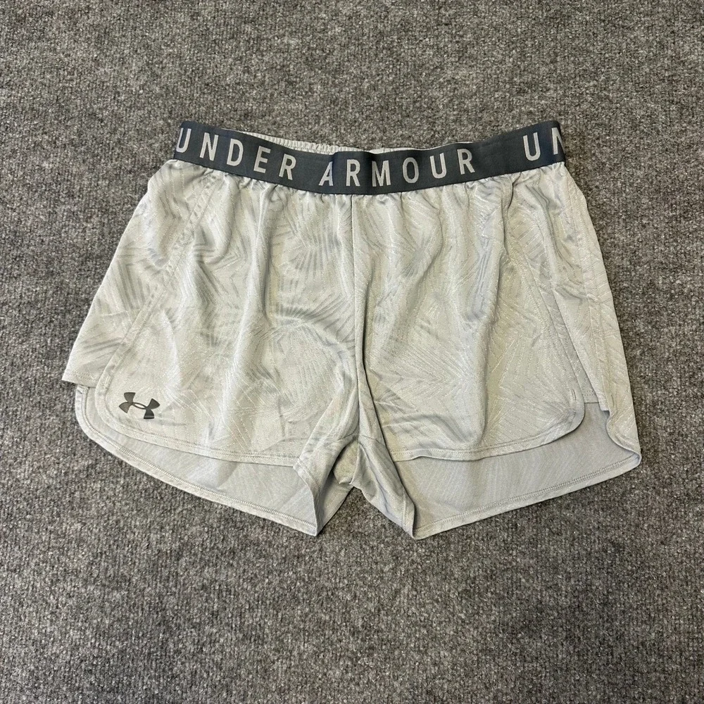 Under Armour Shorts Womens Size M Grey Geometric Athletic Running HeatGear Gym